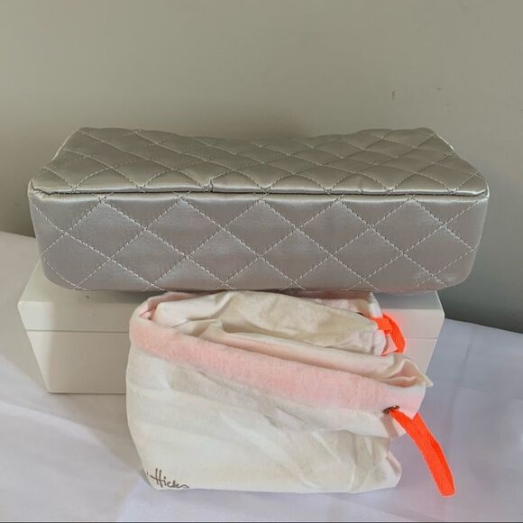 India Hicks Countess Bag - Silver - NWT - Picture 4 of 10